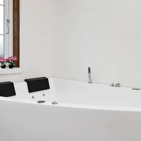 Four-bedroom Holiday In 9 Hébergement de vacances