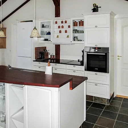 Four-bedroom Holiday In 9 Hébergement de vacances