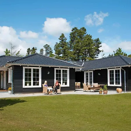 Four-bedroom Holiday In 9