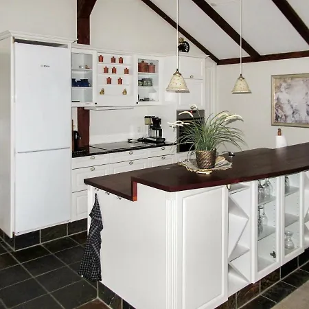Four-bedroom Holiday In 9 Hébergement de vacances *