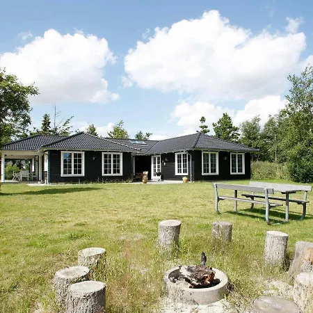 Four-bedroom Holiday In 9 * Hals