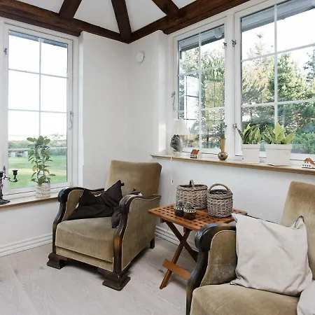 Four-bedroom Holiday In 9 Hébergement de vacances Hals