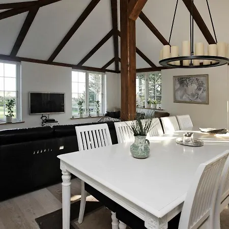 Four-bedroom Holiday In 9 Hals