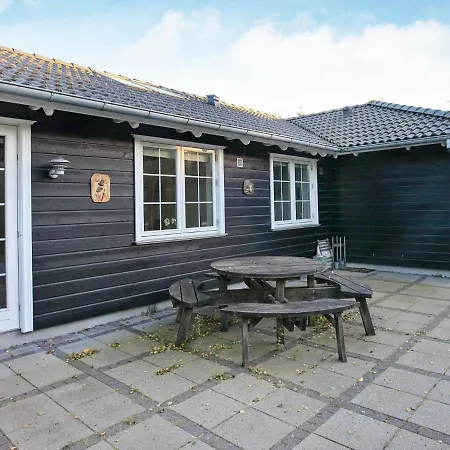 Four-bedroom Holiday In 9